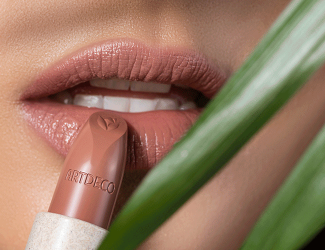 Натуральный макияж губ со средствами Green Couture | ARTDECO