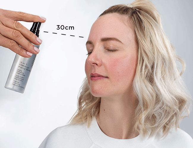 The fixing spray is used to prime the face