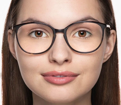 Vorher/Nachher des Brillen Make-up für Kurzsichtige Schminktipps