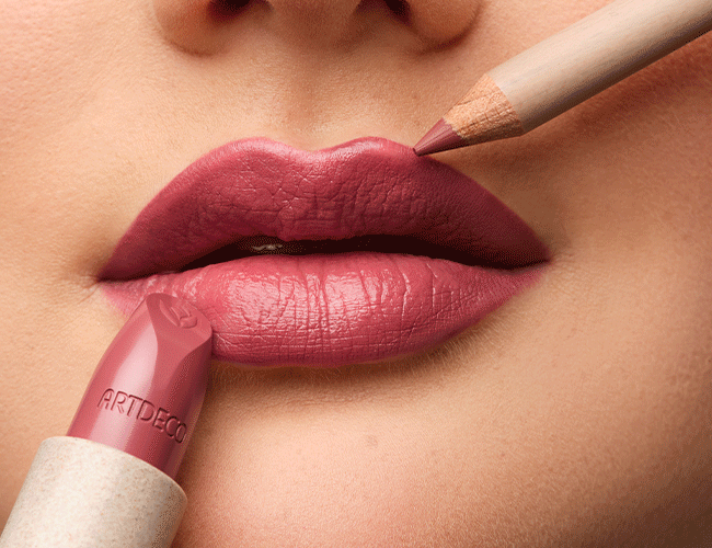 Natural Cream Lipstick in verschiedenen Farben aufgetragen