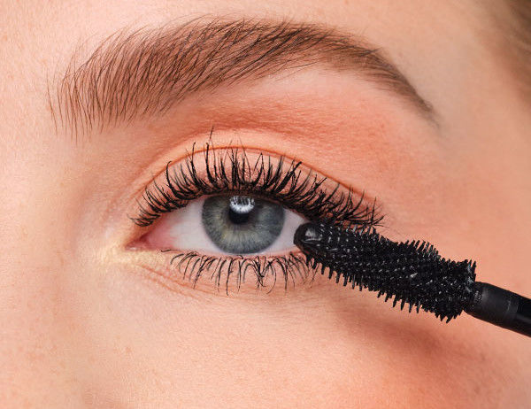 A mascara is applied to the lower lash line.