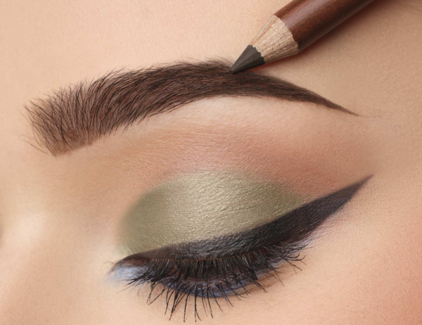 Schnell aufgefüllte Augenbrauen dank cremigen Brow Pencil
