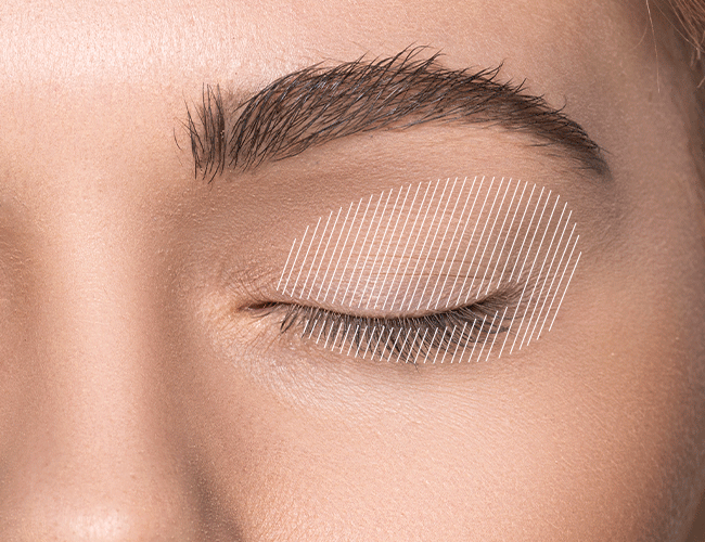 A light eyeshadow is applied to the entire eyelid 